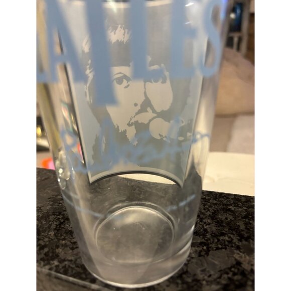The Beatles commemorative Collective Pint Glasses - Picture 12 of 16